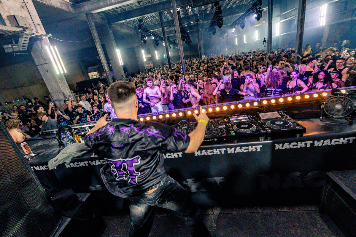 Loading... just a sec